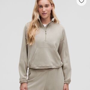 Lululemon Brushed Softstreme Half Zip. Size 6.